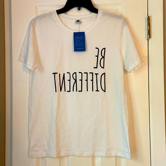 LookFace Tops - BRAND NEW WITH TAGS~ALL WHITE “BE DIFFERENT” SHORT SLEEVE TEE~MD~SOFT, STRETCHY